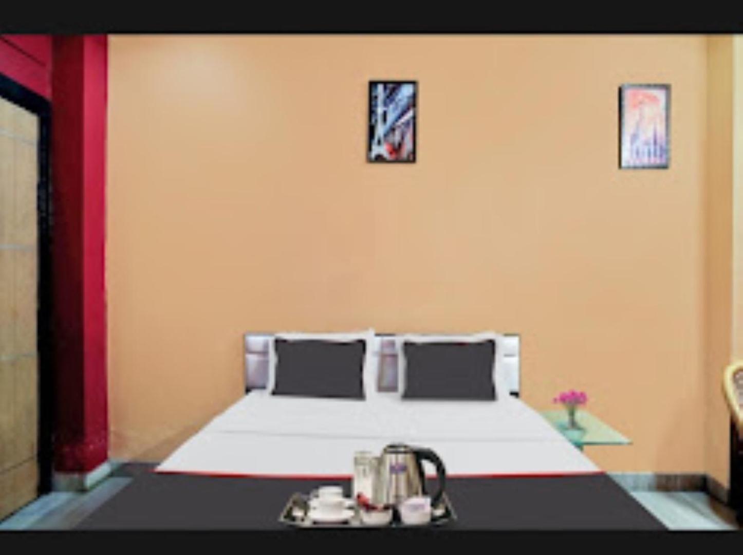Chirag Hotel,Газиабад Екстериор снимка