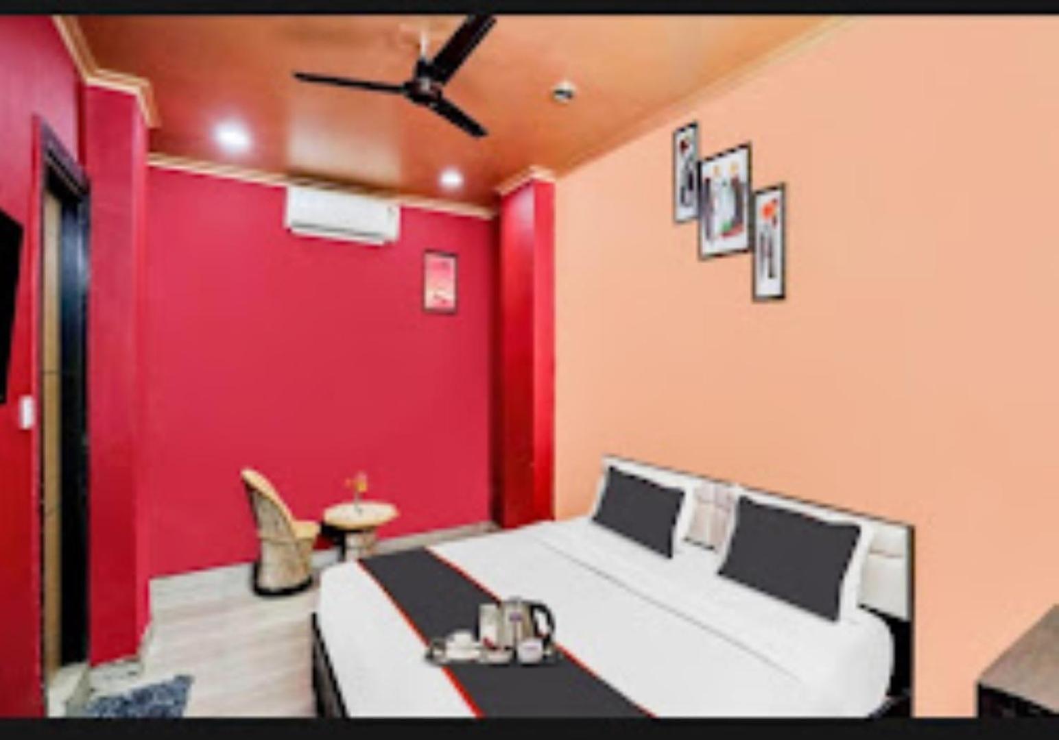 Chirag Hotel,Газиабад Екстериор снимка